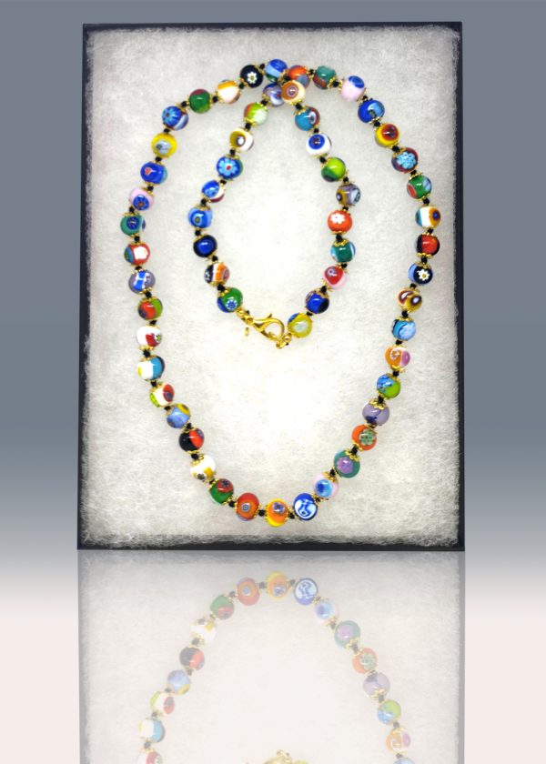 Belen consists of unique glass beads, each one crafted with the traditional millefiori technique, where thin rods of glass, called murrine, are carefully arranged in a pattern and then heated until they fuse together.