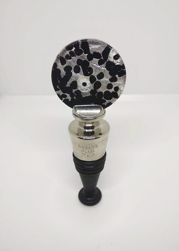 Wine stopper with circular base topped with black and white Murano glass pebbles
